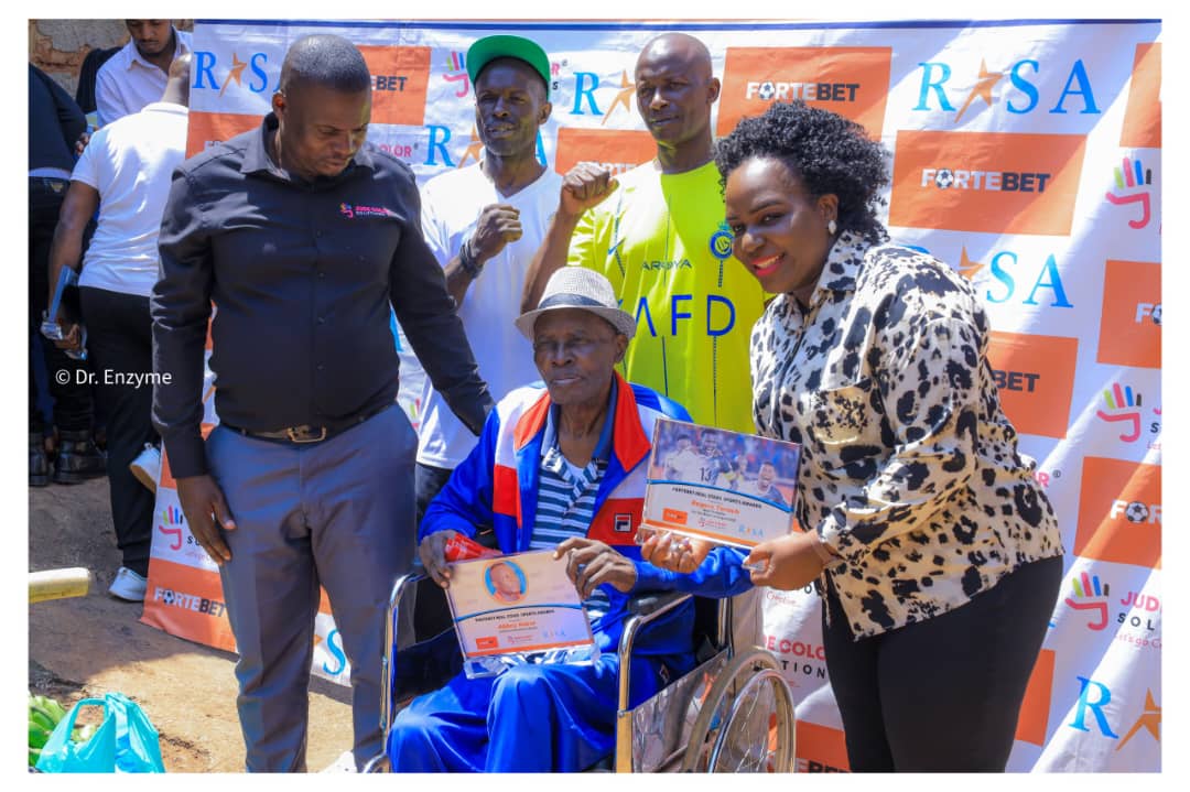 Fortebet Actual Stars presents a Lifetime Achievement Award to 1978 AFCON star.